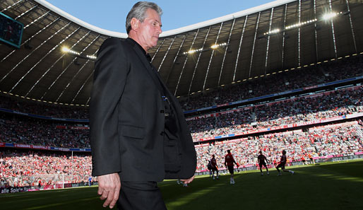 Jupp Heynckes verlässt die Trainerbank von Bayer Leverkusen und wechselt zum FC Bayern München