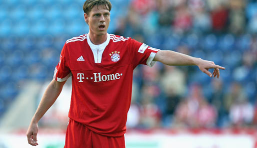Tim Borowski kehrt von den Bayern zu Bremen zurück und unterschreibt für drei Jahre plus Option auf ein viertes