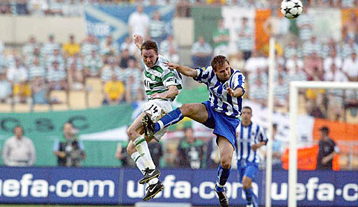 Im Finale des ehemaligen Uefa-Cups 2003 verlor Celtic gegen den FC Porto mit 2:3 n.V. Hier der ehemalige Dortmunder Paul Lambert (l.) im Duell mit Portos Maniche