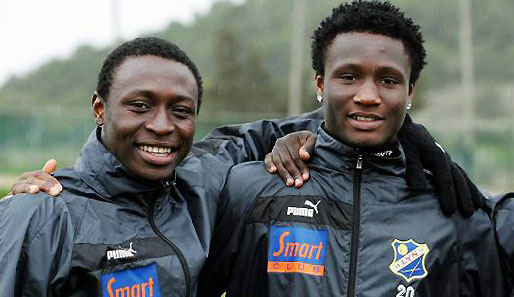 So fing alles an: Obasi (l.) wechselt mit John Obi Mikel Anfang 2005 zum norwegischen Erstligisten Lyn Oslo