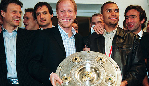 Neun Jahre nach dem Pokalsieg durfte Wörns (l.) wieder feiern: Die Meisterschale ging 2002 an den BVB unter Matthias Sammer