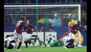 Im Halbfinal-Rückspiel 2007 zerlegt Milan Manchester United nach allen Regeln der Kunst. Seedorf schießt das 2:0