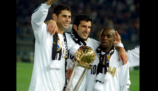 2002 gewinnt der kleine unscheinbare Mittelfeldmotor mit den "Galaktischen" Champions League und Weltpokal