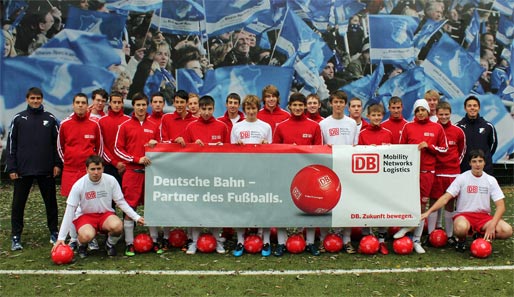 Willkommen in Hoffenheim! Die Teilnehmer des DB Fußball Camps bei der Vollversammlung