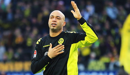 Im März 2011 verabschiedet sich Dede unter Tränen von seinen Fans in Dortmund, sein Vertrag wird nicht verlängert