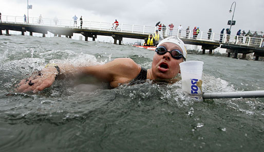 Tat es bei der Schwimm-WM 2009 in Rom Thomas Lurz gleich und siegte auf einer der Langdistanzen: Angela Maurer musste dafür allerdings 25 Kilometer weit schwimmen