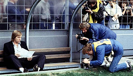 1984: HSV-Manager Günther Netzer ist fassungslos. Die Hanseaten verlieren 1:2 gegen den SC Geislingen. Schon zehn Jahre vorher schieden sie gegen Eppingen aus