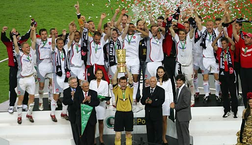 DFB-Pokal-Finale 2007: Meister VfB Stuttgart traf auf die Überraschungsmannschaft der Saison den Club aus Nürnberg. Mit 3:2 n.V. siegten die Franken.