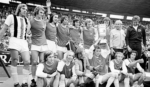 DFB-Pokal-Finale 1973: In einem hart umkämpften Spiel gewannen die Fohlen von Trainer Hennes Weisweiler gegen die Geißböcke aus Köln mit 2:1 n.V.