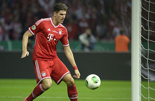 2013: Ausgerechnet der Ex-Stuttgarter Mario Gomez traf im Finale doppelt gegen den VFB und bescheerte den Bayern so einen 3:2 Erfolg