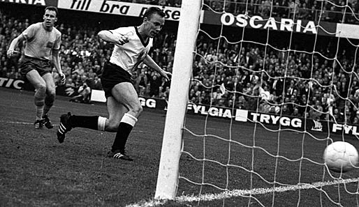Am 26. September musste Deutschland gegen Schweden gewinnen, um das WM-Ticket für England sicher zu haben. Die Schweden gingen in Führung, Werner Krämer glich aus