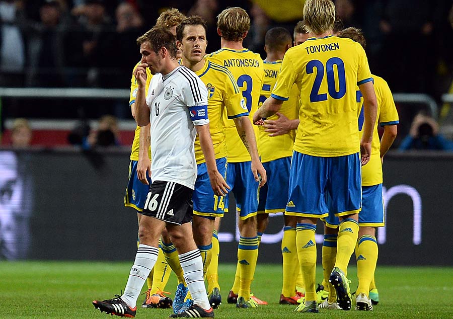 DFB-Kapitän Lahm ist bedient. Schweden schoss in Halbzeit eins zwei Mal aufs Tor - zwei Mal war der Ball drin