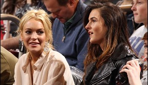 Sie mag nicht nur die Sitzplätze im Gerichtssaal. Lindsay Lohan und Schwester Ali (r.) sind bekennende Fans der New York Knicks