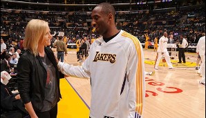 Viele NBA-Teams ziehen Stars und Sternchen in ihren Bann. Eine von ihnen ist Charlize Theron, hier mit Kobe Bryant