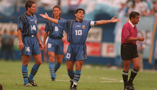Bei der WM '94 in den USA gelang ihm ein famoses Comeback. Maradona wurde aber erneut des Dopings überführt und gesperrt