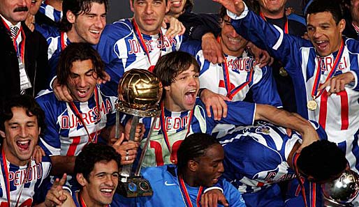 ...nämlich nach Portugal zum FC Porto. Dort gewann er unter Trainer Jose Mourinho 2004 den Weltpokal