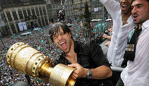 ...den DFB-Pokal in der Saison 2008/2009. Diego traf beim 1:0 gegen Leverkusen zwar nicht, doch sein Nachfolger Mesut Özil schoss Werder zum Pokalsieg