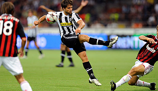 ...und ging ab sofort für Juventus Turin auf Torejagd. Immerhin 24,5 Millionen Euro ließen sich die Italiener die Dienste des quirligen Brasilianers kosten