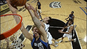 Platz 3: Im 7. Spiel der Conference-Semifinals 2006 gegen die Spurs versenkt Dirk (37 Pkt., 15 Reb.) kurz vor Schluss einen extrem wichtigen Korbleger
