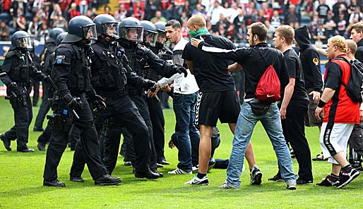 Es kam zu Zusammenstößen zwischen Ordnungskräften und Eintracht-Fans