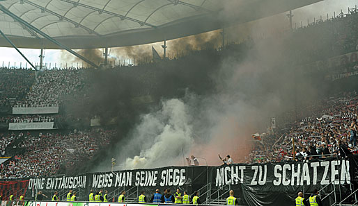 Eintracht Frankfurt feiert die Erstklassigkeit, doch dabei lief manches aus dem Ruder. Zumindest diese Pyro-Show war genehmigt
