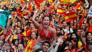 In der Heimat feiern die Fans den Titelgewinn, wie hier auf den Straßen der spanischen Hauptstadt Madrid