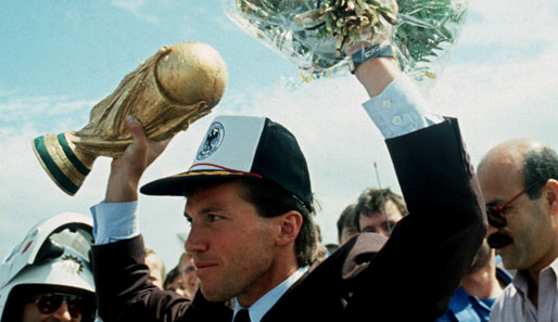 LOTHAR MATTHÄUS wurde 1990 mit Deutschland Weltmeister und damit als vierter Deutscher zu Europas Fußballer des Jahres gewählt