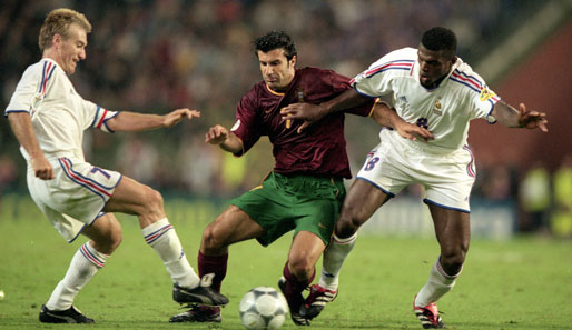 LUIS FIGO schied bei der EM 2000 mit Portugal unglücklich im Halbfinale gegen Frankreich aus. Nach der EM wechselte Figo von Barca zu Real