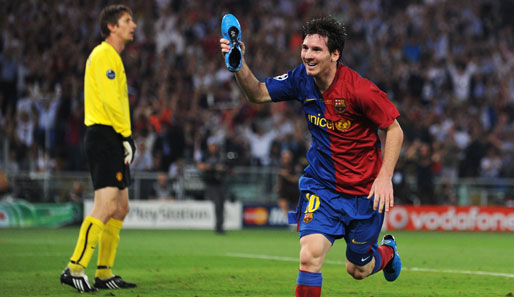 LIONEL MESSI holte 2009 mit Barcelona fünf Titel. Er wurde im Dezember 2009 als Letzter zu Europas Fußballer des Jahres gekürt