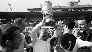 Frühe Erfolge: 1965 stieg der FC Bayern in die Bundesliga auf, 1966 holte man unter Tschik Cajkovski den DFB-Pokal