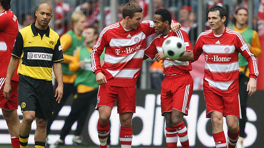 13.04.2008: Es folgten mehrere bittere Jahre für die Dortmunder. Eine 0:5-Niederlage gegen den FC Bayern und die drohende Insolvenz setzten dem die Krone auf