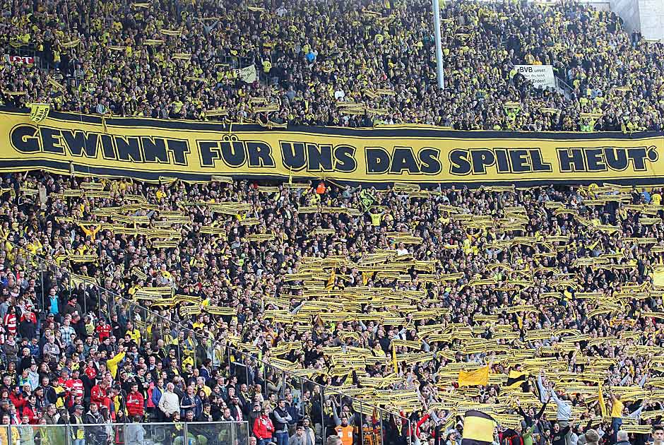 12.5.2012: Im DFB-Pokal-Finale wird der Wunsch der nach Berlin mitgereisten Dortmunder Fans erhört. Der BVB gewinnt mit 5:2 gegen die Bayern und feiert das erste Double der Vereinsgeschichte