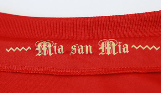 Beim neuen Jersey darf natürlich eines nicht fehlen: Das integrierte Klub-Selbstverständnis "Mia san Mia"
