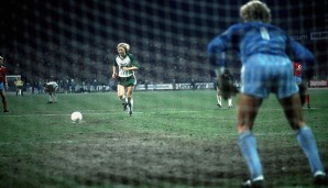 Das Titeldrama: Am vorletzten Spieltag der Saison 1985/86 hatte Bremen im direkten Duell den Titel ganz dicht vor Augen: Elfmeter in der 89. Minute...