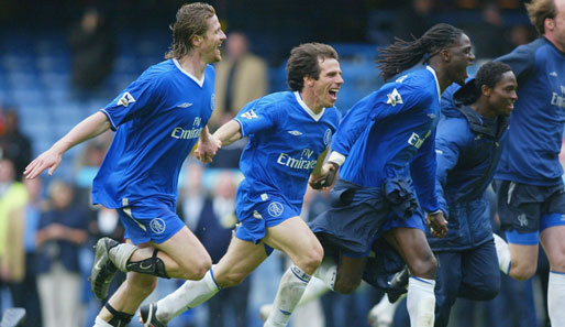 Zwischen 1996 und 2003 erzielte Publikumsliebling Gianfranco Zola (2.v.l.) in der Premier League in 229 Spielen 59 Tore für Chelsea
