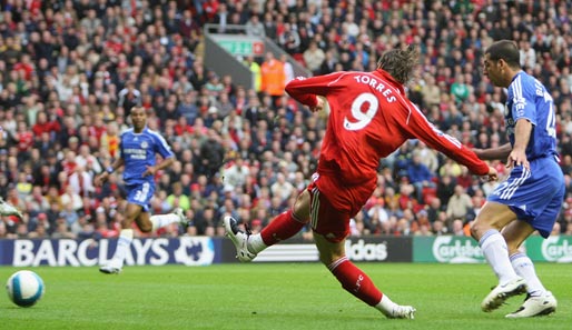 Schon bei seinem zweiten Premier-League-Spiel gelang Torres der erste Treffer - und das ausgerechnet gegen Dauerrivale Chelsea