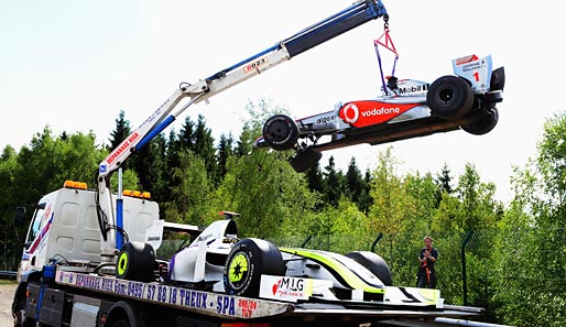Für alle drei war das Rennen gelaufen. Jaime Alguersuari hatte es auch noch erwischt. Das Rennen gewann Räikkönen, doch für den Aufreger des Rennens sorgte...