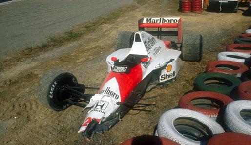 1990: Teil 3. Neu-Ferraristi Prost und Senna crashten in der ersten Kurve. Beide erhielten keine Punkte, Senna war der Triumphator