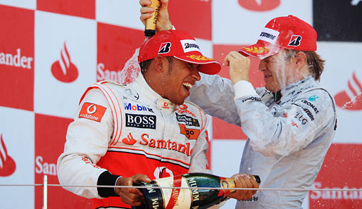Wen sehen die Fahrer als nächsten Weltmeister? Der WM-Führende Lewis Hamilton (McLaren) gewann diese Wahl knapp vor Sebastian Vettel (Red Bull)