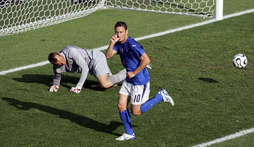 Tottis Höhepunkt als Nationalspieler: Die WM 2006 in Deutschland. Gegen Australien verwandelte er den entscheidendne Elfmeter