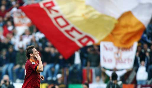 Totti und sein Publikum - Keiner wird von den eigenen Fans mehr verehrt, als der Roma-Kapitän