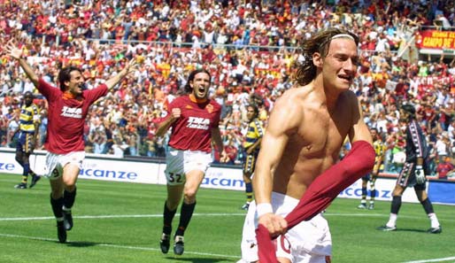 Der Scudetto in der Hauptstadt: 2001 holten die Römer zum dritten Mal den italienischen Meister-Titel. Totti traf im letzten Spiel gegen Parma