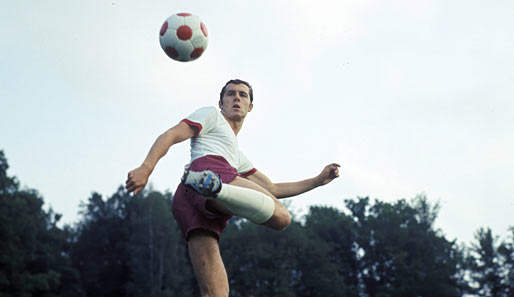 Für Beckenbauer und die Bayern eine glückliche Zusammenarbeit. 1966 holte man den DFB-Pokal, ein Jahr später den Europapokal der Pokalsieger