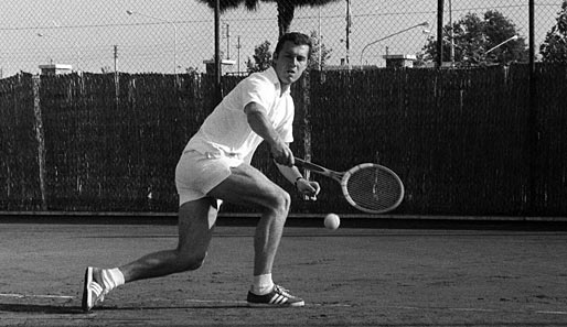 Beckenbauer, die Sportskanone. Er beherrschte nicht nur das Fußballspielen, sondern auch etliche andere Sportarten. Zum einen Tennis...