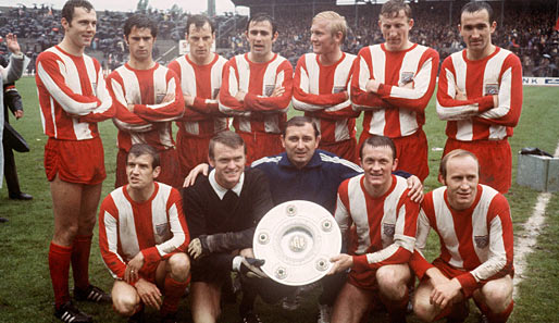 1969 die erste deutsche Meisterschaft für die Bayern in der Bundesliga. Beckenbauer (ganz links) hatte daran großen Anteil