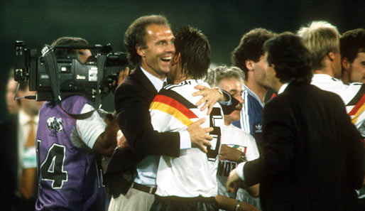 1990 dann der große Wurf: Im Finale der WM in Italien schlägt Deutschland Argentinien mit 1:0 und wird zum dritten Mal Weltmeister