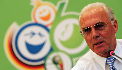 Auch außerhalb des FCB ist Beckenbauer eine wichtige Persönlichkeit im deutschen und internationalen Fußball. Sein Einfluss ...