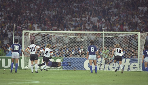 WM 1990: Nach den verlorenen Finals von 1982 und 1986 schießt Brehme Deutschland gegen Argentinien in Rom zum Titel