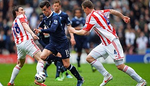 Der neue Spurs-Trainer Harry Redknapp bemerkt jedoch schnell, dass Bales Talente in der Abwehrkette verschwendet sind. Bale wird bald zum gefürchtetsten Flügelläufer der Premier League