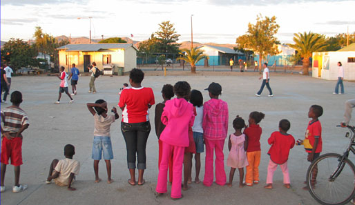 Später ging es nach Katutura, dem Armenviertel von Windhoek. Spontanes Spielchen gegen die dortige Jugend
